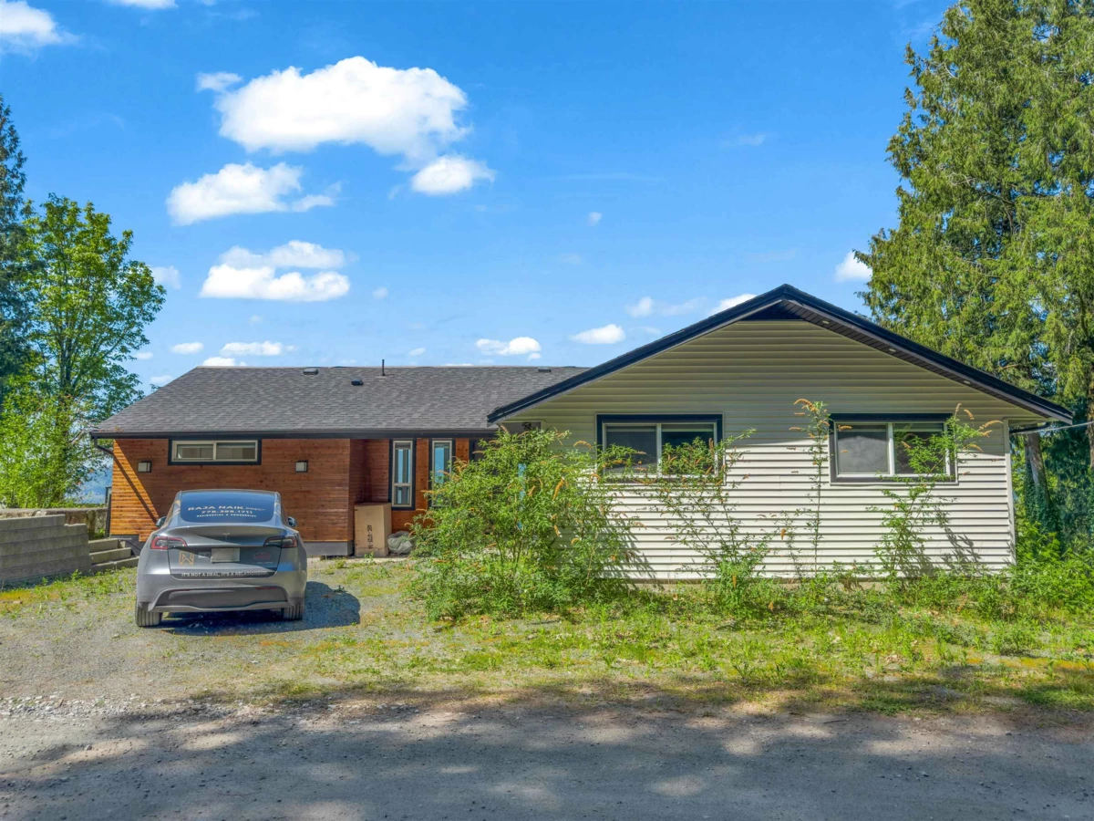 Family Room Photo of 36566 Sumas Mountain Road, Abbotsford, BC