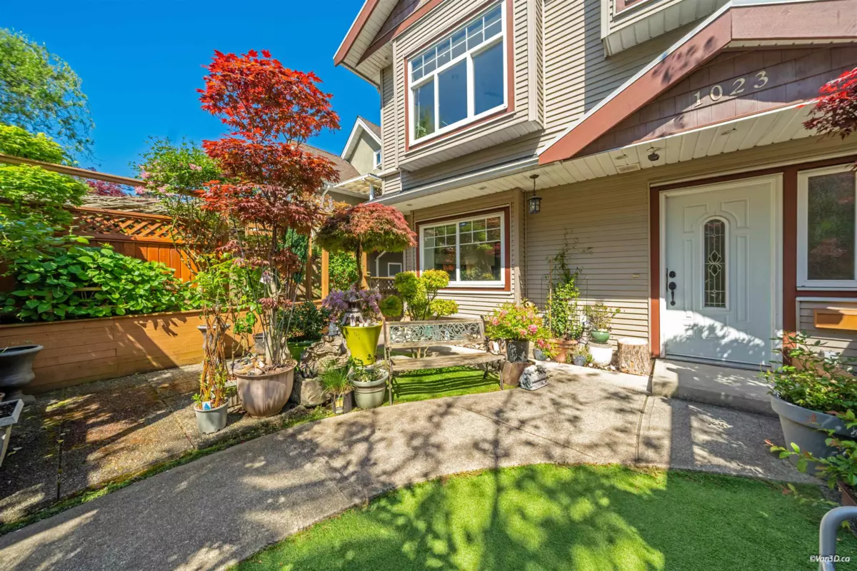 Family Room Photo of 1023 E 8th Avenue, Vancouver, BC