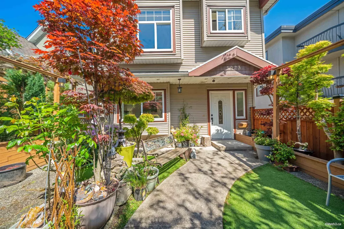 Living Room Photo of 1023 E 8th Avenue, Vancouver, BC