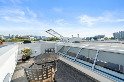 Swimming Pool Photo of 207 669 W 7th Avenue, Vancouver, BC