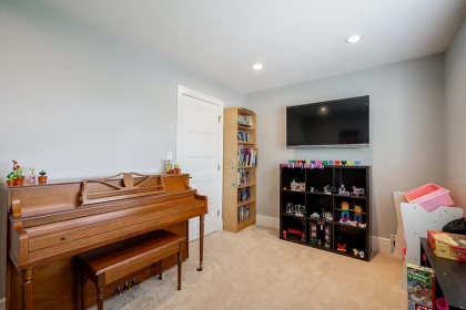 Hallway Photo of 374 Simpson Street, New Westminster, BC