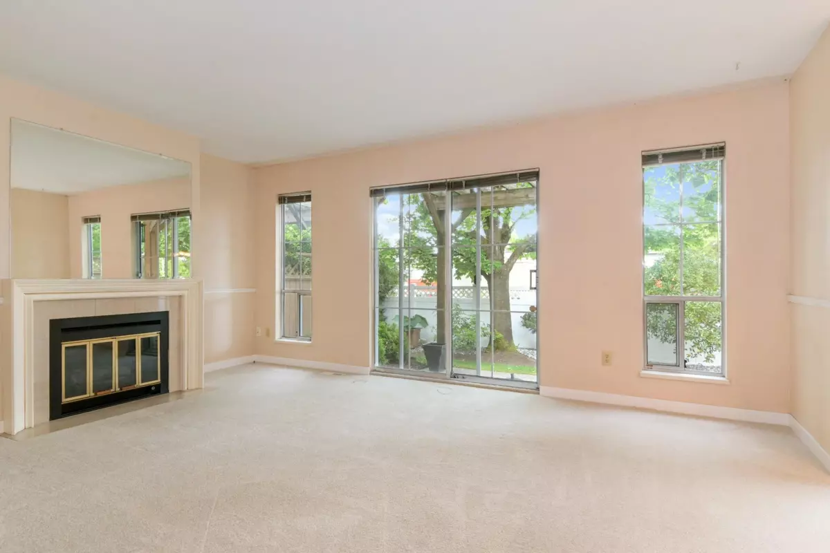 Dining Area Photo of 8 6140 192 Street, Surrey, BC