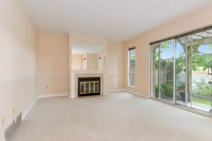 Kitchen Photo of 8 6140 192 Street, Surrey, BC
