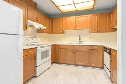 Walk-In Closet Photo of 8 6140 192 Street, Surrey, BC