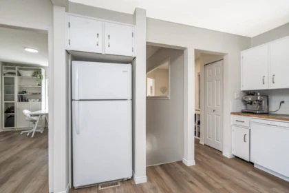 Walk-In Closet Photo of 50750 Yale Road, Rosedale, BC