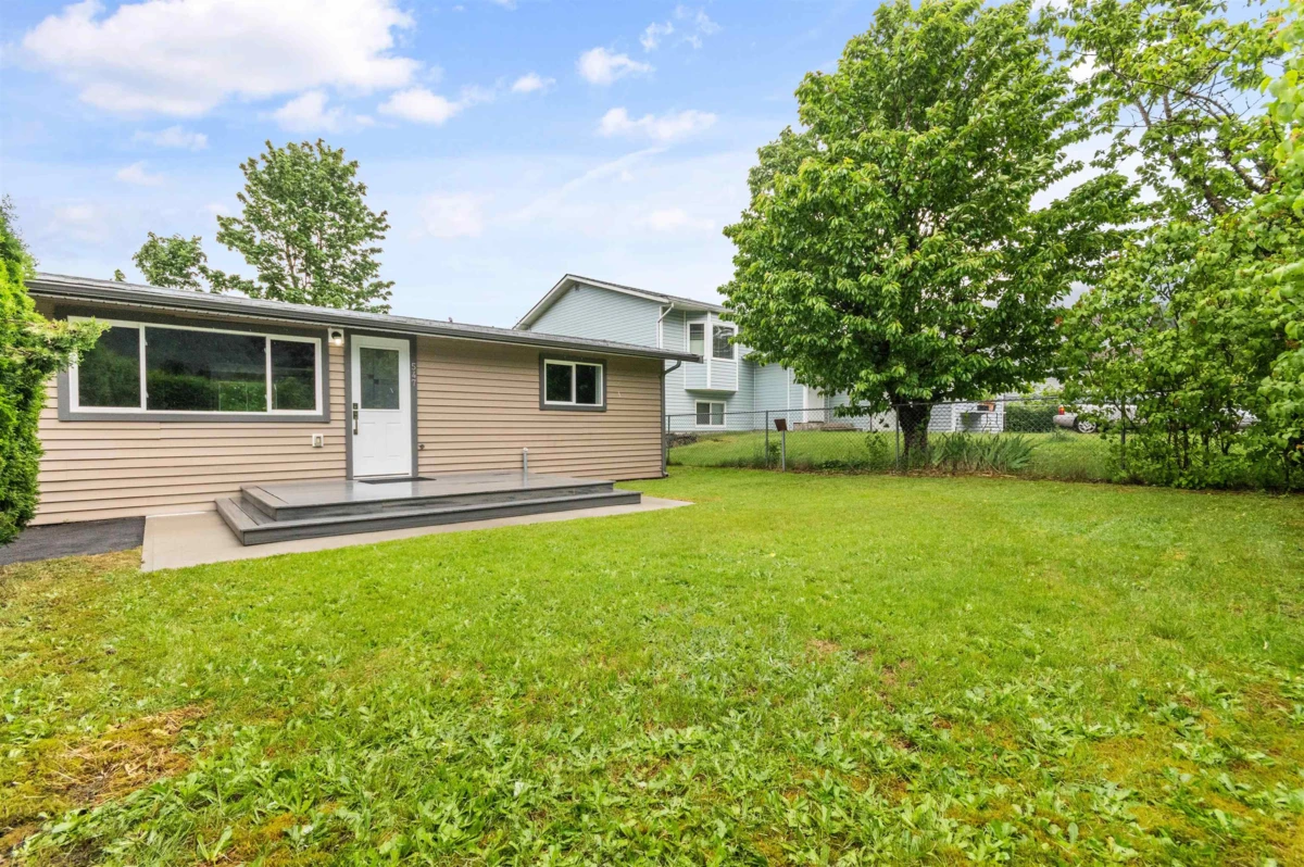 Family Room Photo of 547 Fort Street, Hope, BC