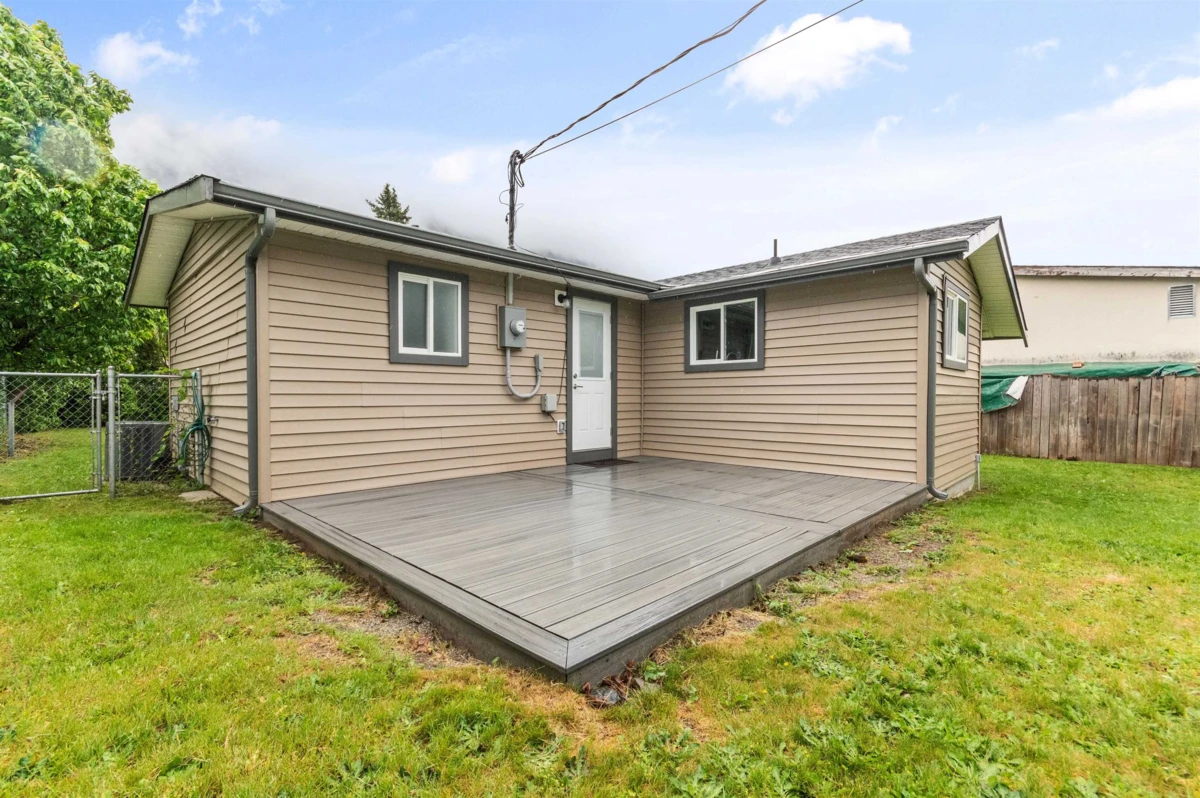 Living Room Photo of 547 Fort Street, Hope, BC