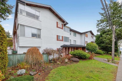Front Yard Photo of 104 1390 Martin Street, White Rock, BC