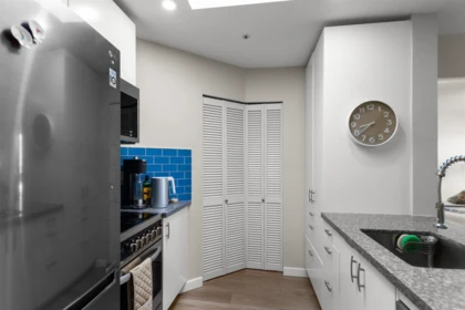 Kitchen Island Photo of PH414 488 Kingsway, Vancouver, BC