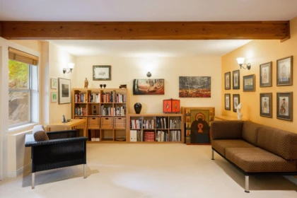 Hallway Photo of 960 Harbour View Place, Bowen Island, BC