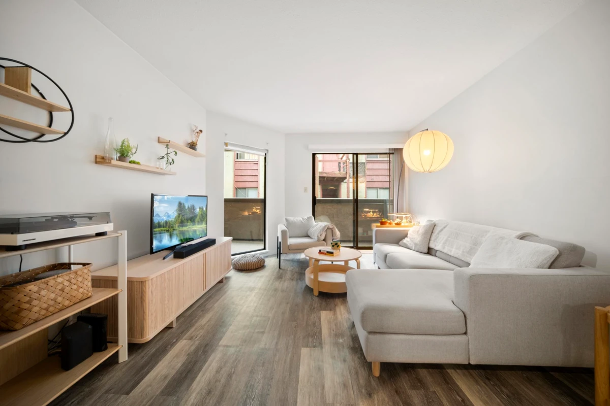 Living Room Photo of 209 975 W 13th Avenue, Vancouver, BC