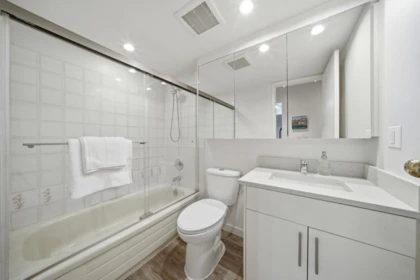 Entry Foyer Photo of 209 975 W 13th Avenue, Vancouver, BC