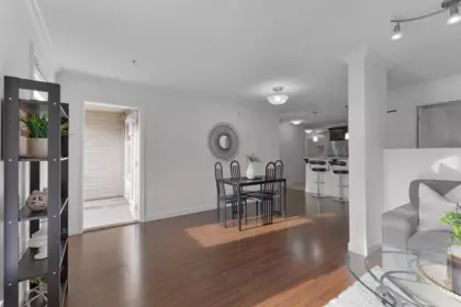 202 8084 120a Street, Surrey, BC, Surrey — Apartment/Condo for sale