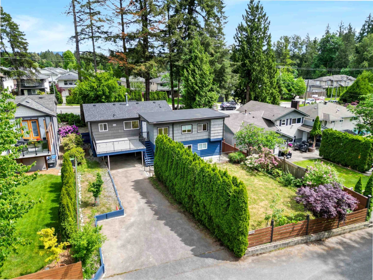 Family Room Photo of 3755 Coast Meridian Road, Port Coquitlam, BC