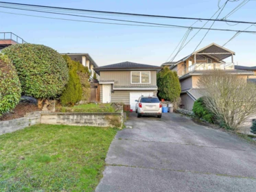 Outdoor Deck Photo of 852 Stevens Street, White Rock, BC