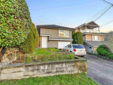 Outdoor Patio Photo of 852 Stevens Street, White Rock, BC