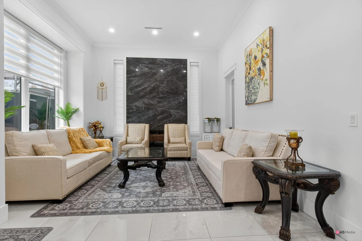 Dining Area Photo of 17925 56a Avenue, Surrey, BC