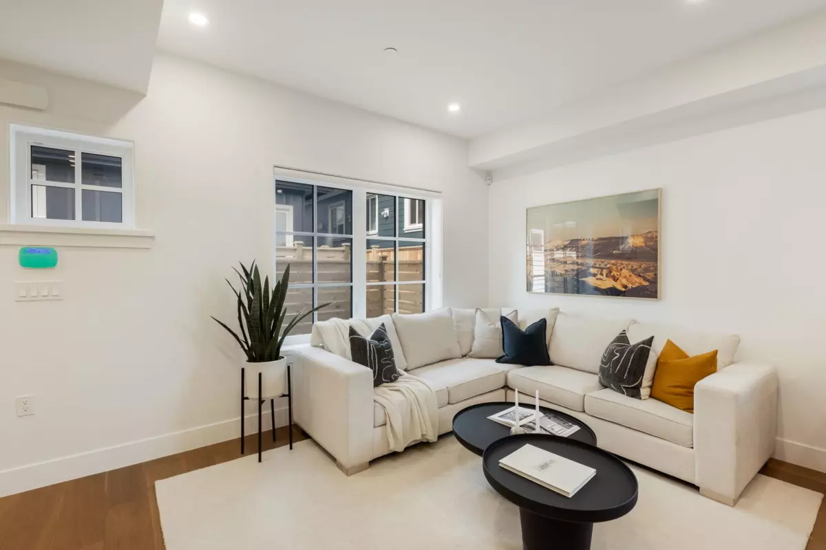 Family Room Photo of 1 552 Kaslo Street, Vancouver, BC