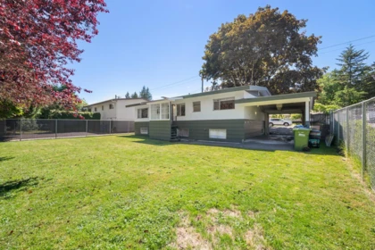 Garden / Landscaping Photo of 2120 Ware Street, Abbotsford, BC