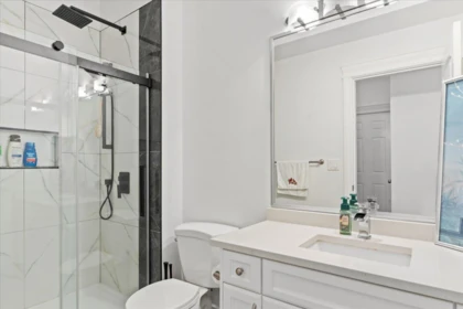 Hallway Photo of 24680 103a Avenue, Maple Ridge, BC