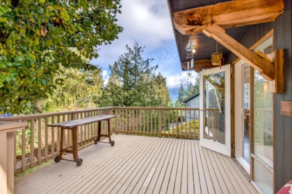 Front Yard Photo of 1255 Deer Walk, Bowen Island, BC