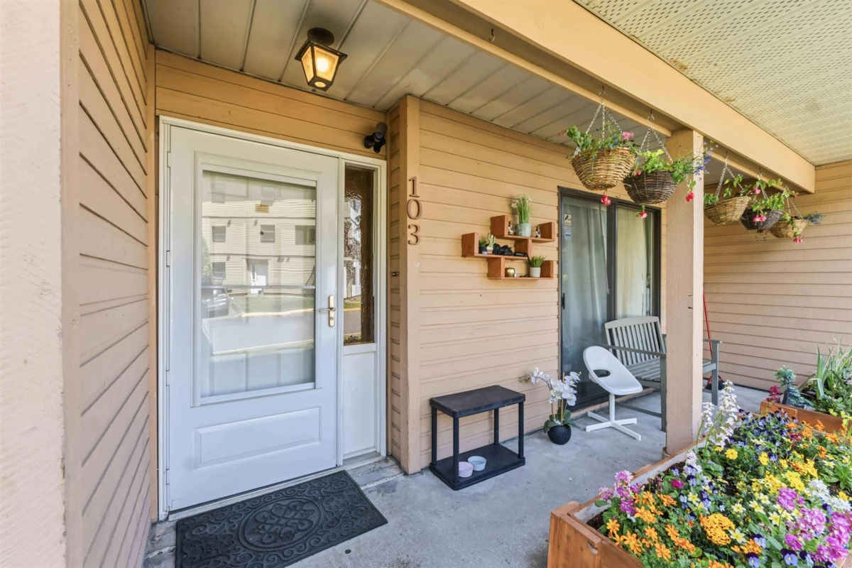 Family Room Photo of 103 7139 133a Street, Surrey, BC