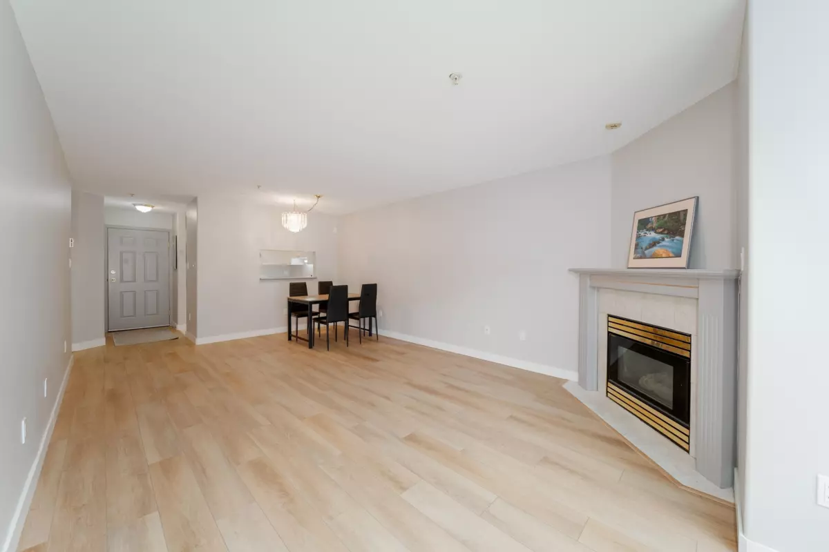 Family Room Photo of 402 624 Agnes Street, New Westminster, BC