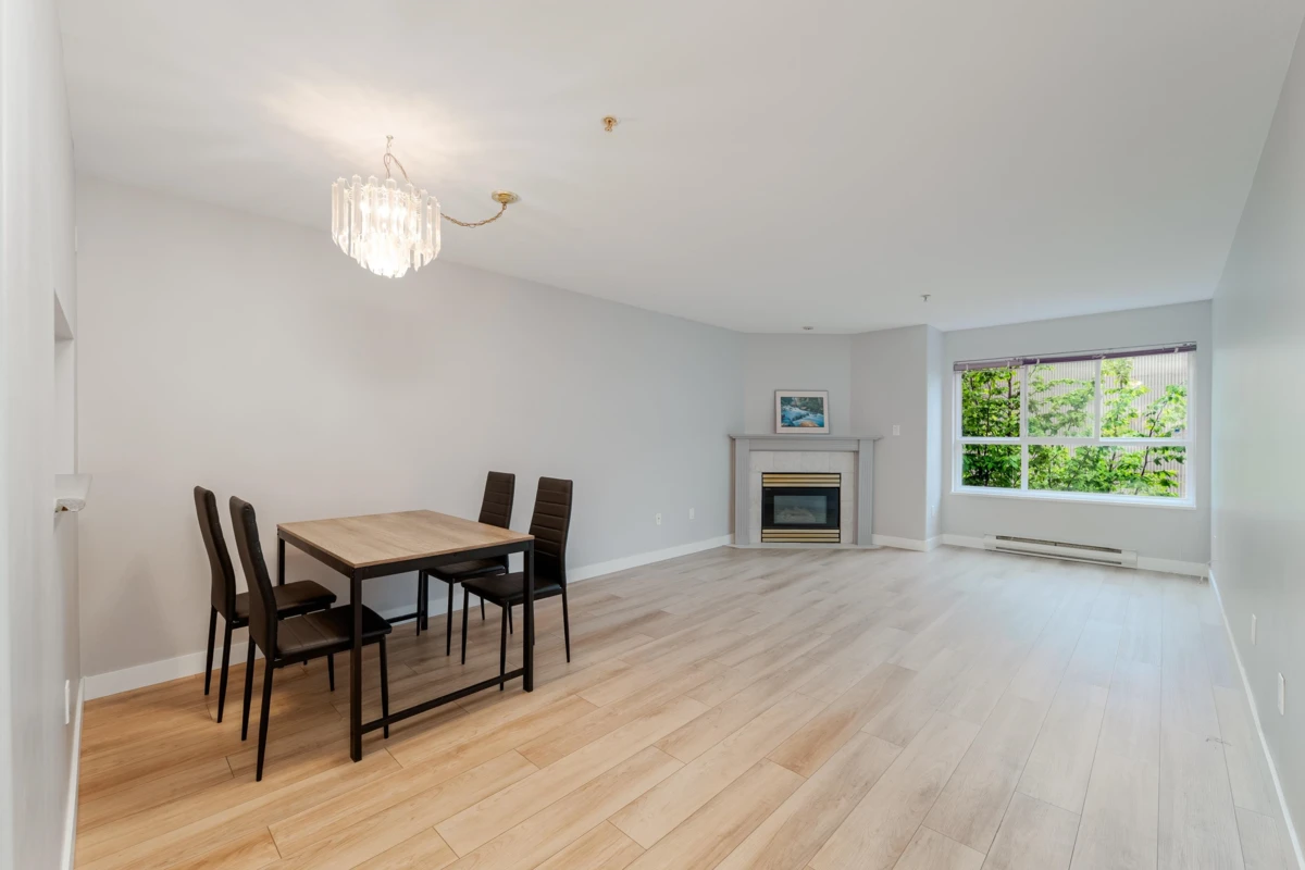 Living Room Photo of 402 624 Agnes Street, New Westminster, BC