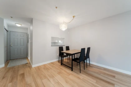 Entry Foyer Photo of 402 624 Agnes Street, New Westminster, BC