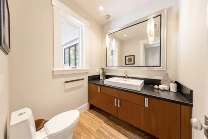 Guest Bathroom Photo of 2645 Rosebery Avenue, West Vancouver, BC