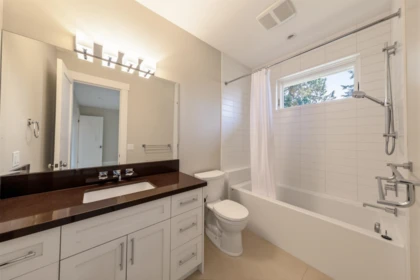 Mudroom Photo of 2645 Rosebery Avenue, West Vancouver, BC