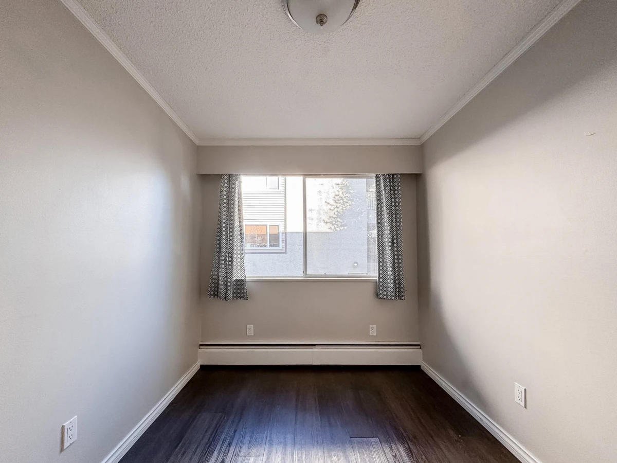 Dining Area Photo of 211 910 Fifth Avenue, New Westminster, BC