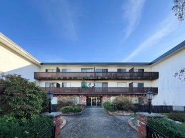 211 910 Fifth Avenue, New Westminster, BC, New Westminster — Apartment/Condo for sale