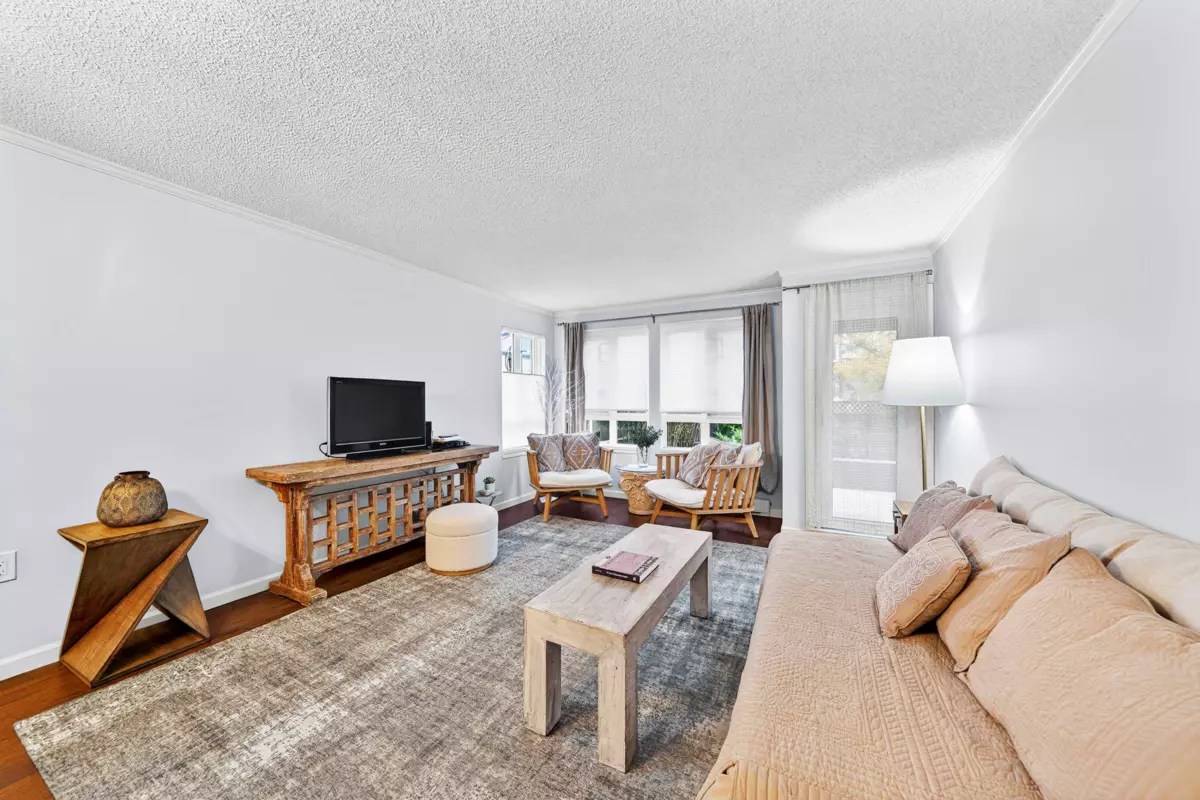 Living Room Photo of 104 1551 W 11th Avenue, Vancouver, BC