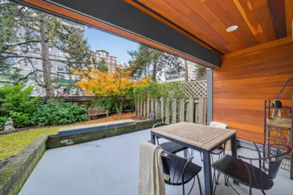 Entry Foyer Photo of 104 1551 W 11th Avenue, Vancouver, BC
