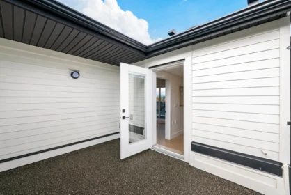 Hot Tub / Spa Photo of 2 3065 Charles Street, Vancouver, BC