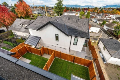 Swimming Pool Photo of 2 3065 Charles Street, Vancouver, BC
