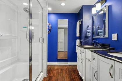 Primary Bathroom Photo of 903 31955 Old Yale Road, Abbotsford, BC
