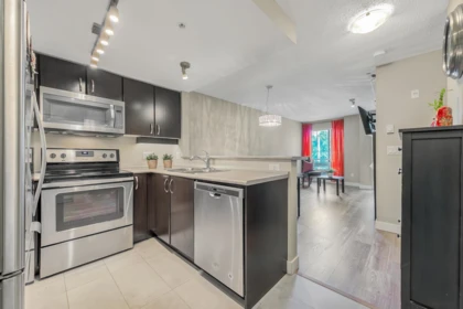 Kitchen Photo of 334 10838 City Parkway, Surrey, BC