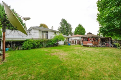 Kitchen Island Photo of 9253 137a Street, Surrey, BC