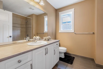 Entry Foyer Photo of 14771 34th Avenue, Surrey, BC
