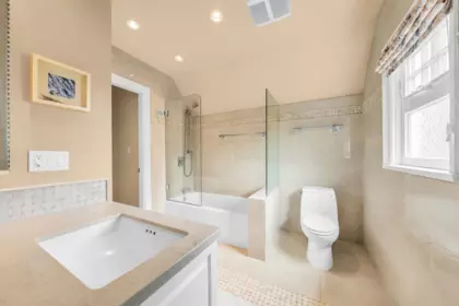 Guest Bathroom Photo of 1049 W 33rd Avenue, Vancouver, BC
