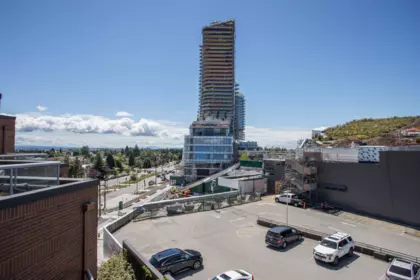 Hot Tub / Spa Photo of 502 5733 Cambie Street, Vancouver, BC