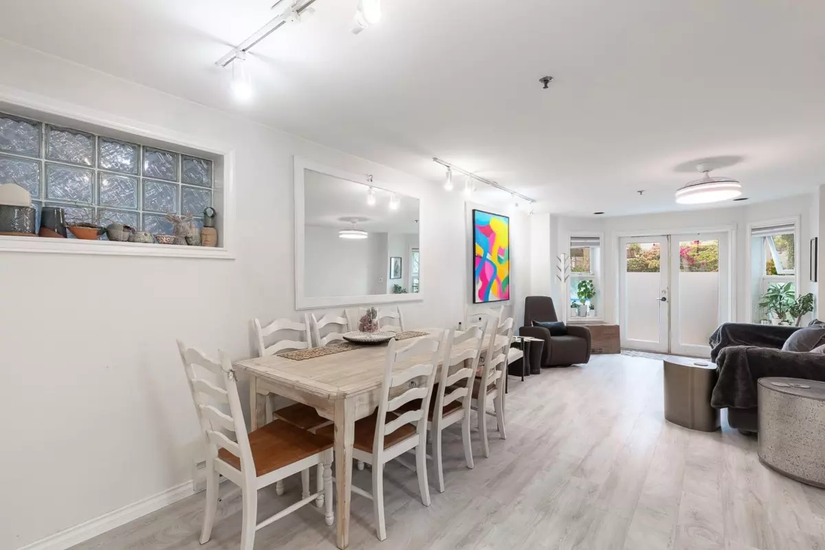 Dining Area Photo of 1 451 E Pender Street, Vancouver, BC