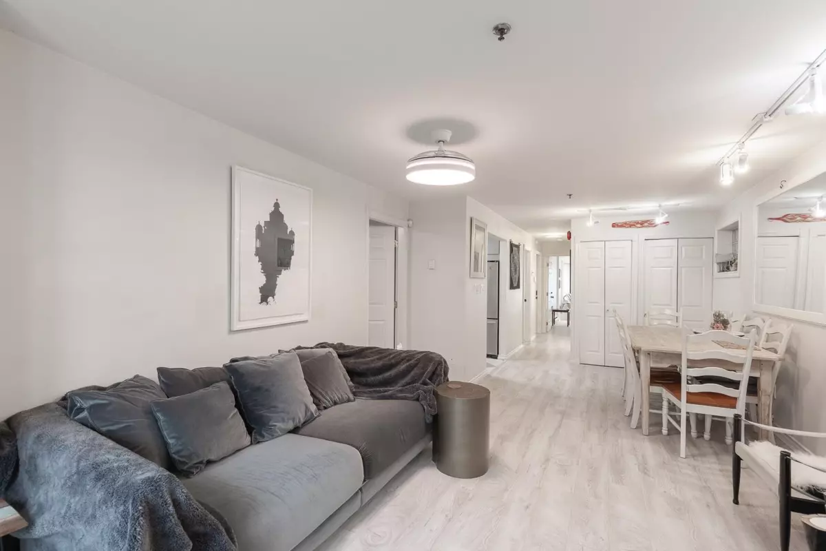 Family Room Photo of 1 451 E Pender Street, Vancouver, BC