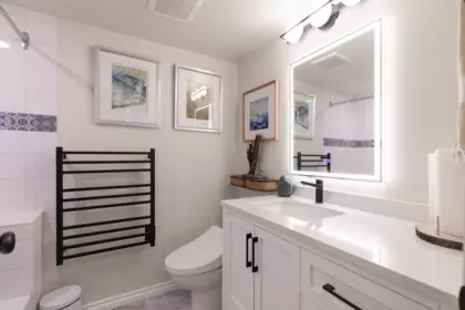 Walk-In Closet Photo of 1 451 E Pender Street, Vancouver, BC
