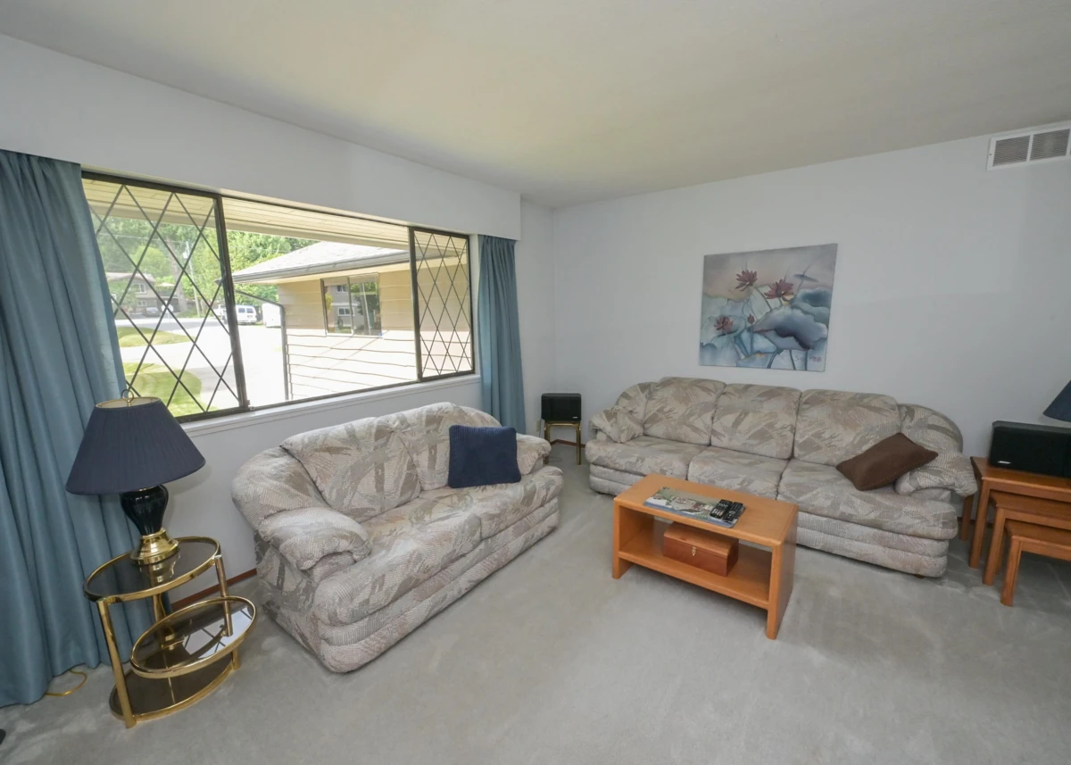 Living Room Photo of 6473 Norvan Road, Sechelt, BC