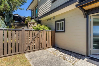 Garden / Landscaping Photo of 5997 Cowrie Street, Sechelt, BC