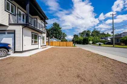 B 45945 Lewis Avenue, Chilliwack, BC, Chilliwack — Half Duplex for sale