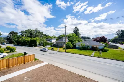 Garden / Landscaping Photo of B 45945 Lewis Avenue, Chilliwack, BC